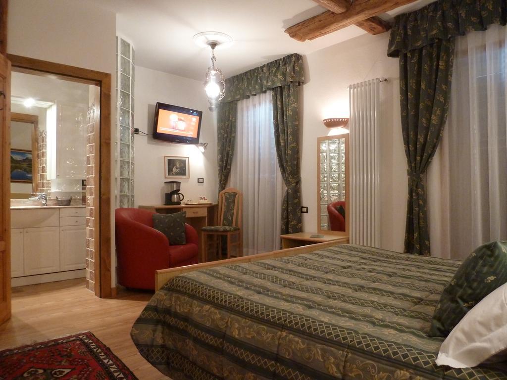 Hotel Ancora Castello-Molina di Fiemme Phòng bức ảnh