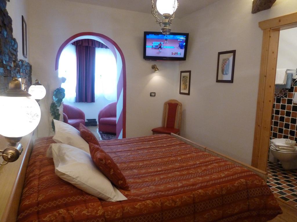Hotel Ancora Castello-Molina di Fiemme Phòng bức ảnh